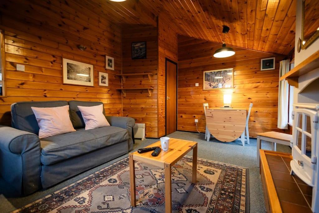 Cozy Norwegian Style Log Cabin In Rural Snowdonia - 2 Bedrooms & Parking By Seren Short Stays Ffestiniog エクステリア 写真