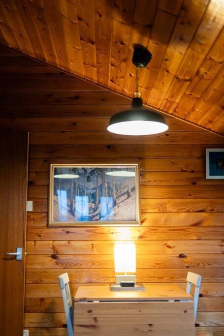 Cozy Norwegian Style Log Cabin In Rural Snowdonia - 2 Bedrooms & Parking By Seren Short Stays Ffestiniog エクステリア 写真