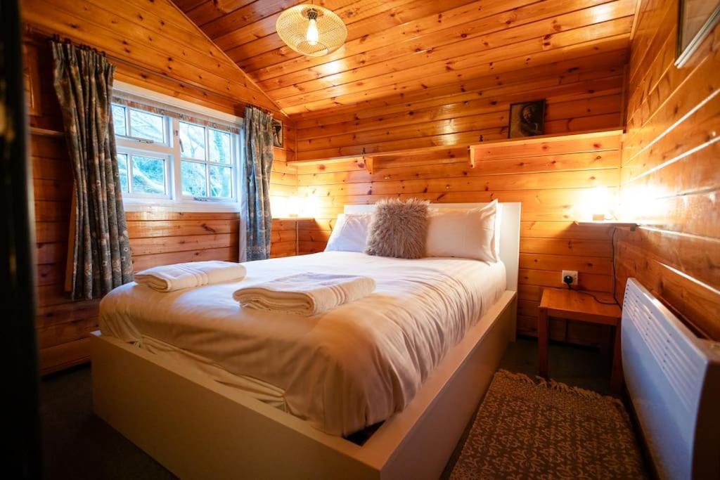 Cozy Norwegian Style Log Cabin In Rural Snowdonia - 2 Bedrooms & Parking By Seren Short Stays Ffestiniog エクステリア 写真