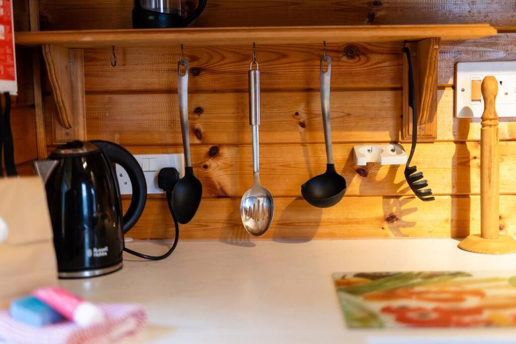 Cozy Norwegian Style Log Cabin In Rural Snowdonia - 2 Bedrooms & Parking By Seren Short Stays Ffestiniog エクステリア 写真